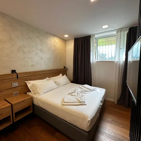 Grandi 32 Boutique * Segrate