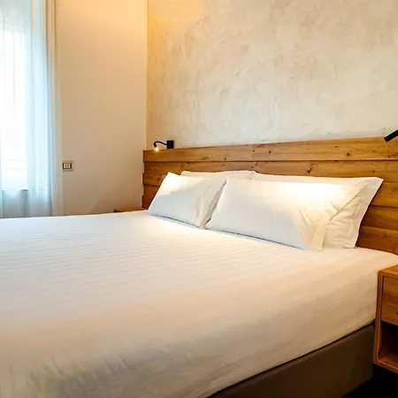 Grandi 32 Boutique Aparthotel 4*